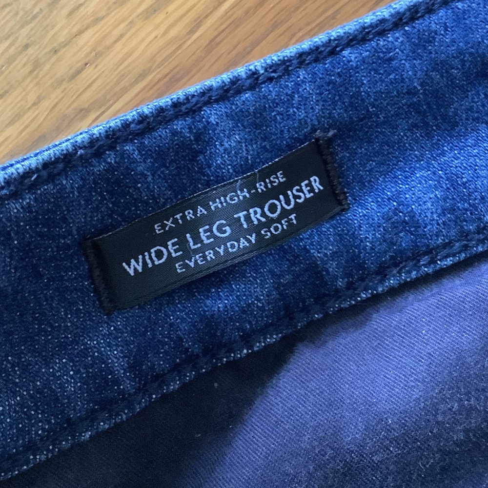 White House Black Market wide-legged jeans - Picture 3 of 5